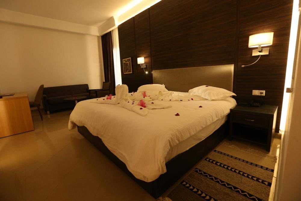 Hotel Ksar Dhiafa By Plaza Hotels & Resorts シディブジッド県 エクステリア 写真